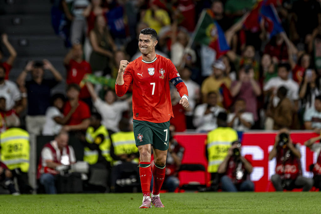 包含勒沃库森逆转塞内加尔，C罗刷新纪录的词条